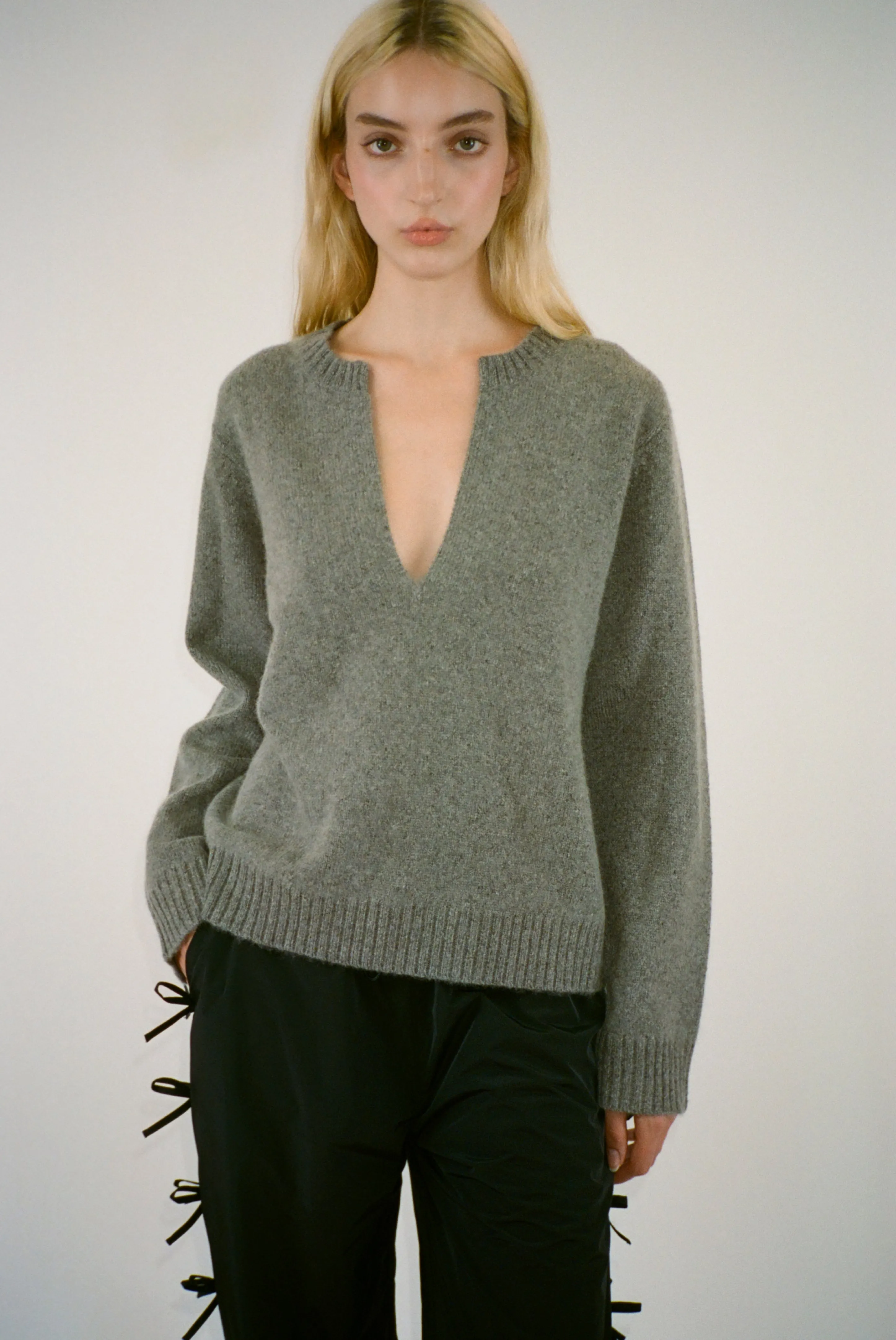 NESH CASHMERE SWEATER IN TAUPE