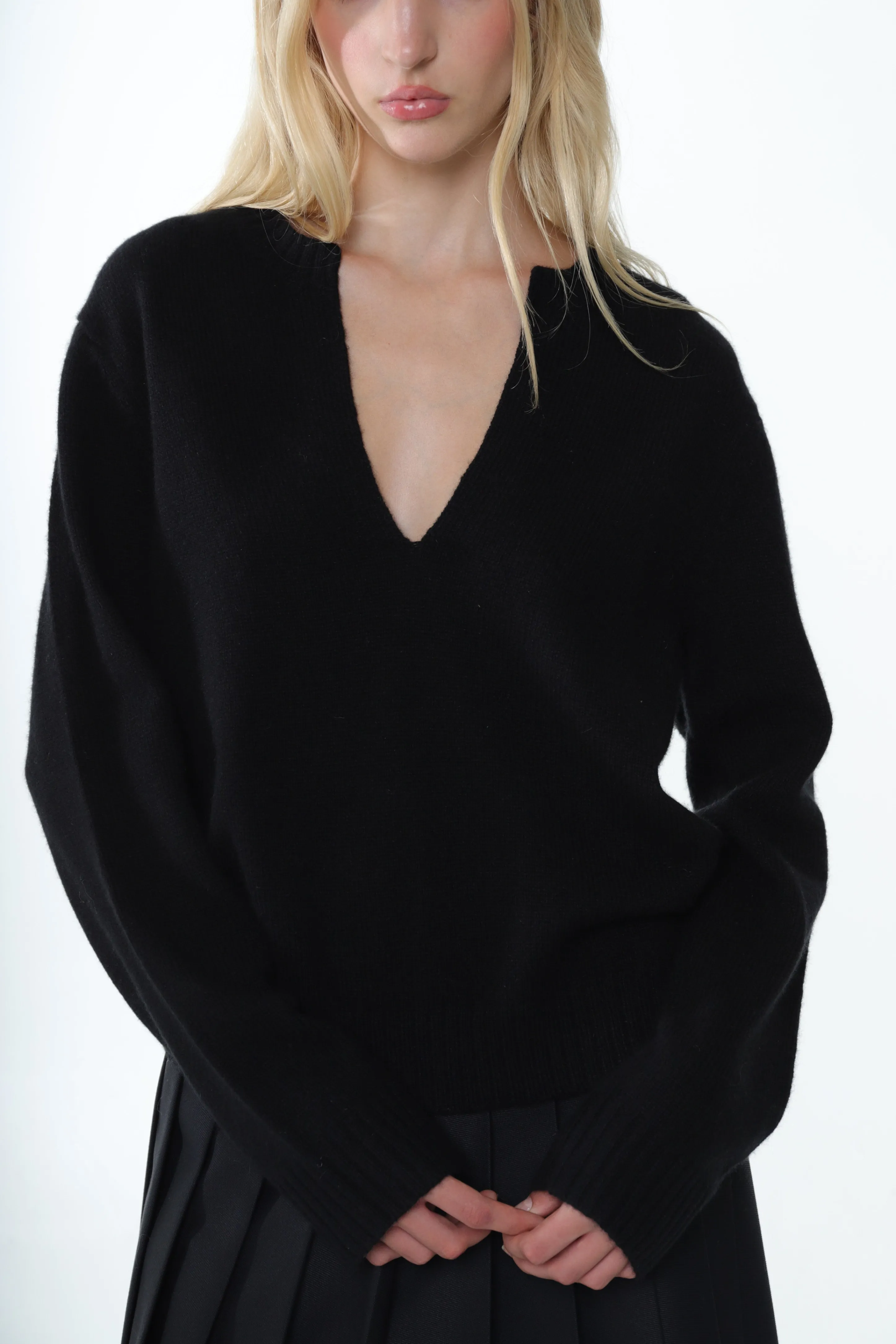 NESH CASHMERE SWEATER IN BLACK