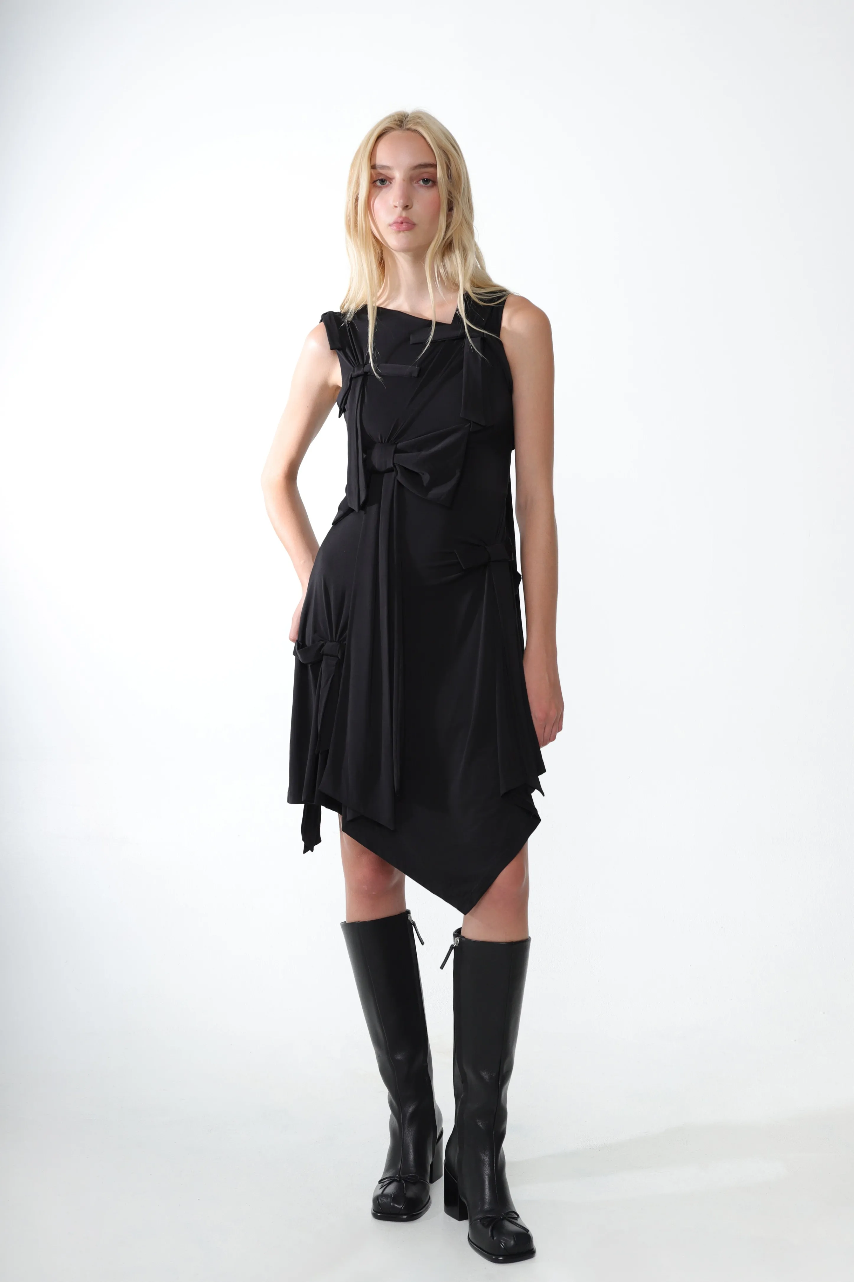 NABE DRESS IN BLACK