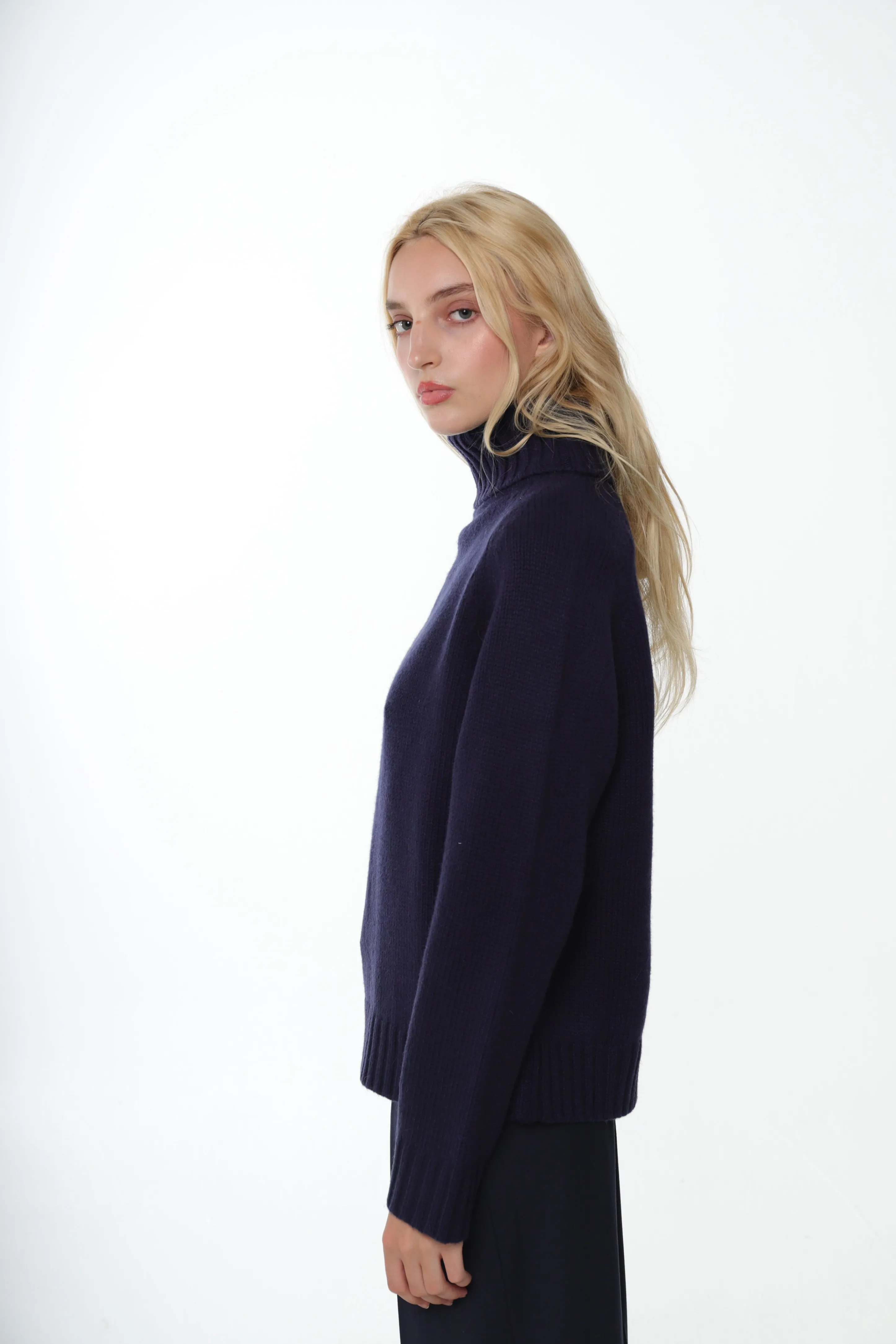 GUMS SWEATER IN NAVY