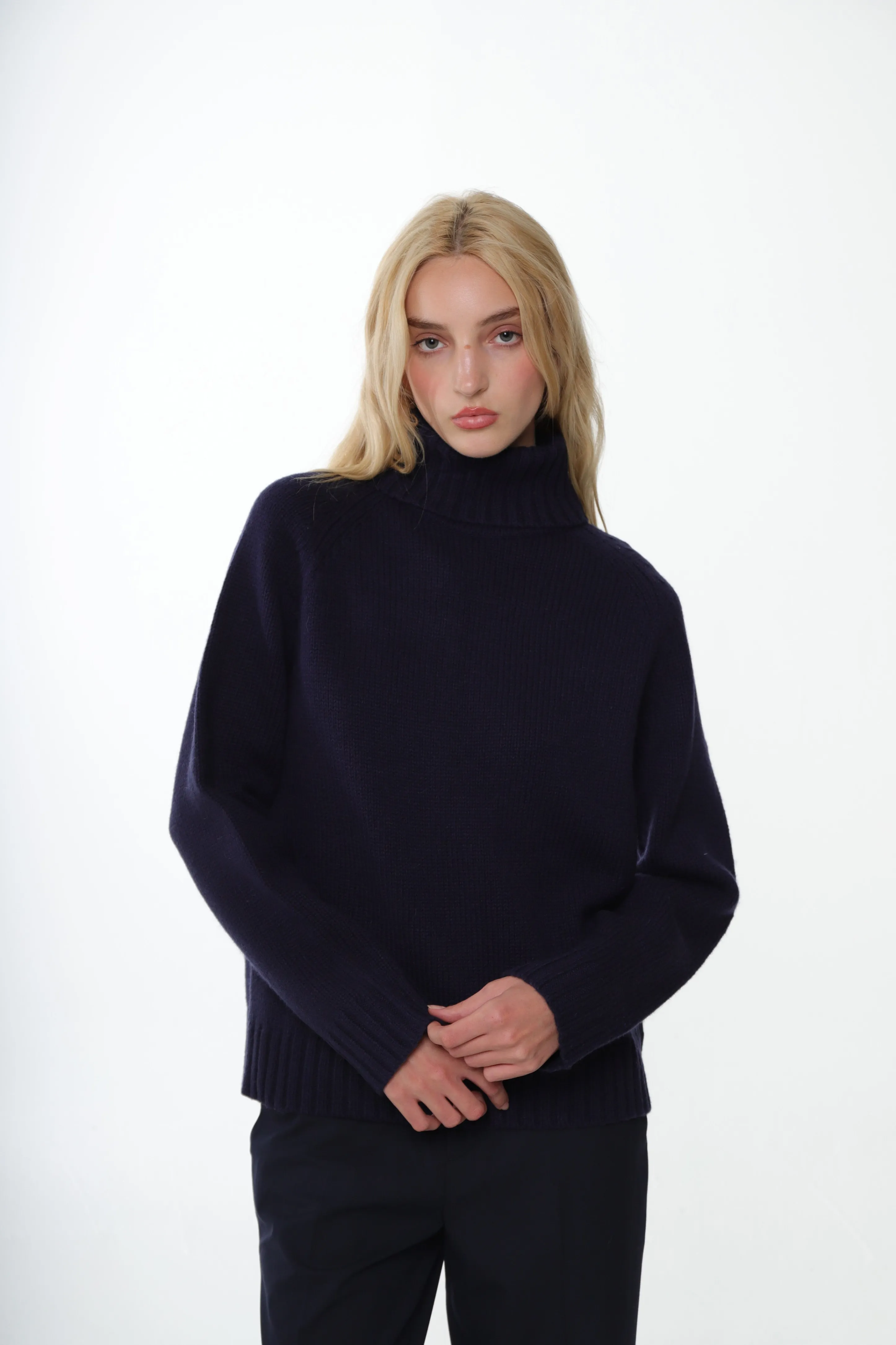 GUMS SWEATER IN NAVY
