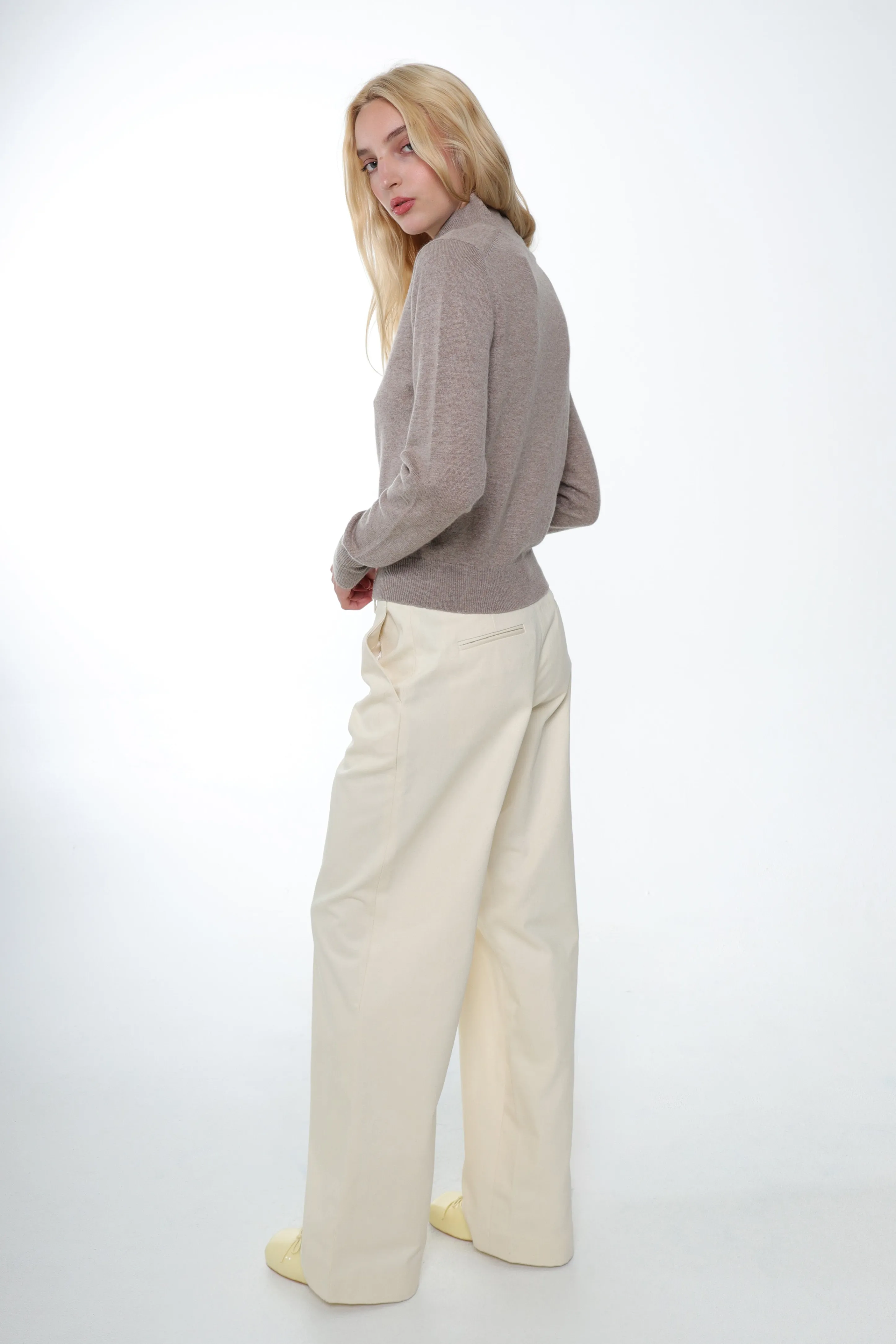 BOUIE CARDIGAN IN TAUPE