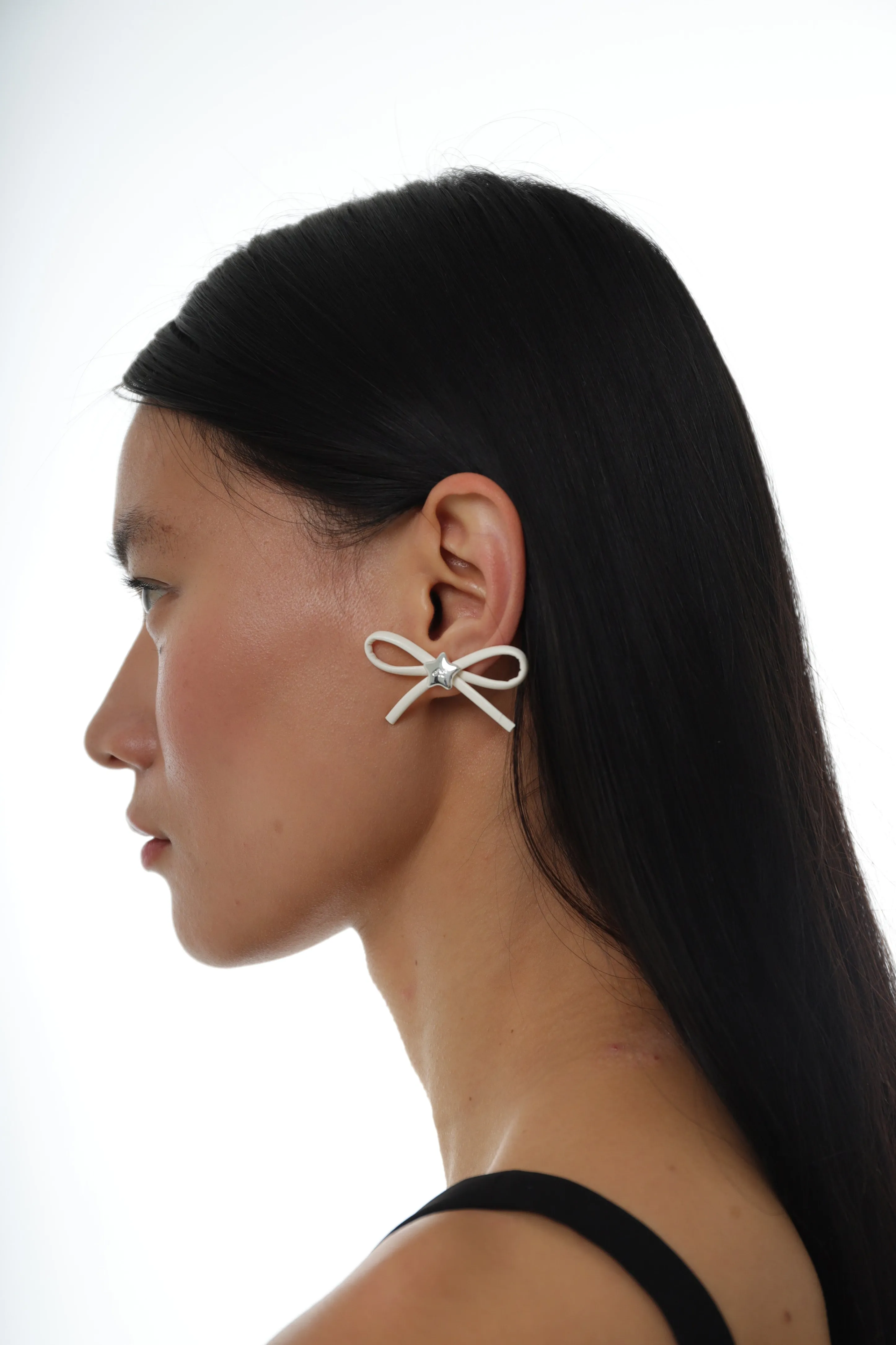 UME EARRINGS IN WHITE